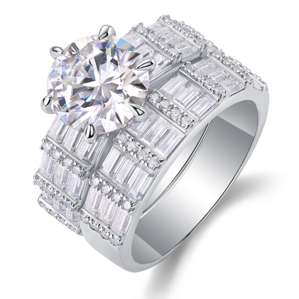Glamorous Round Cut 3CT Moissanite Statement Ring